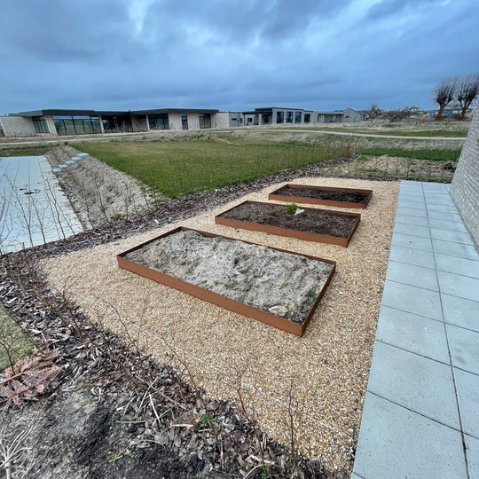 Maatwerk: Borderrand van 3 mm cortenstaal