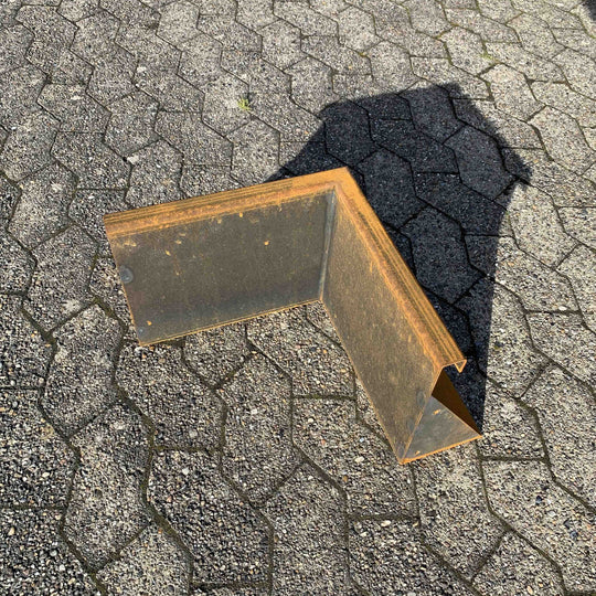 Binnenhoekelement voor keerwanden van cortenstaal