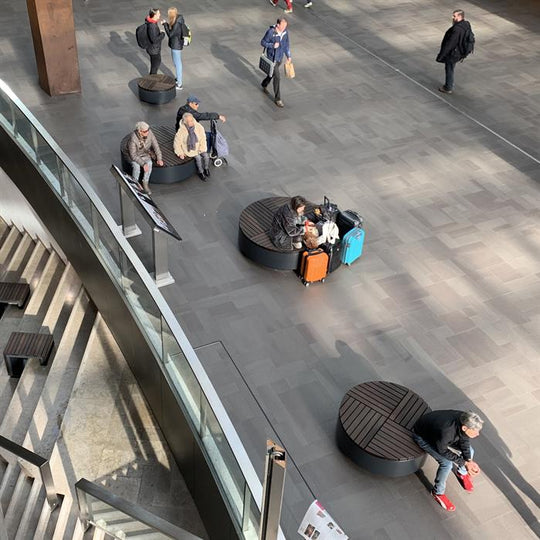 Ronde bank/platform van cortenstaal