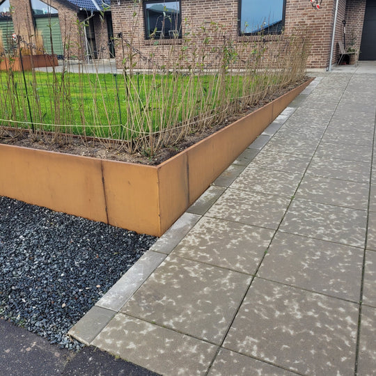 Buitenhoekelement voor keerwanden van cortenstaal