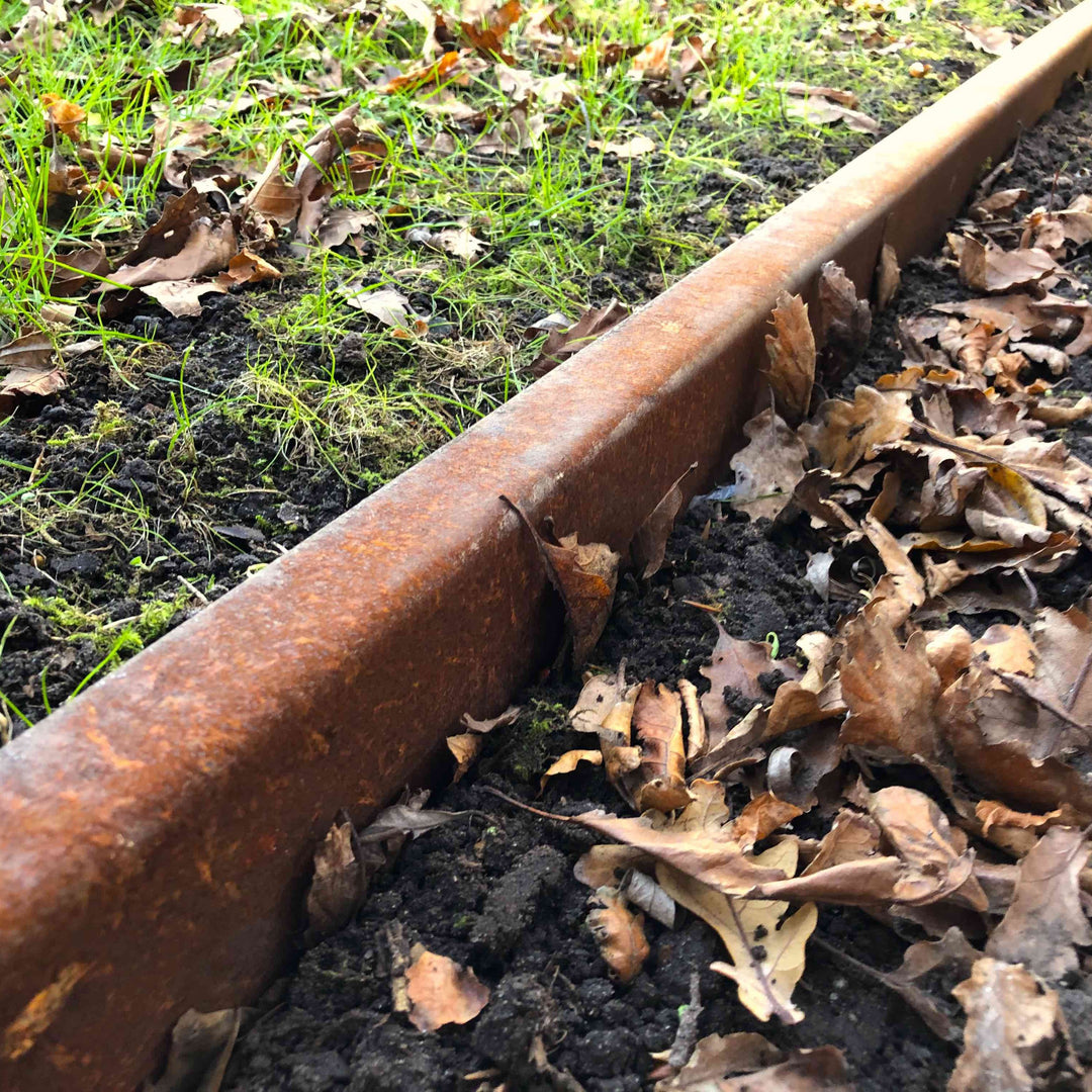 Borderrand met omgezette bovenrand van 3 mm cortenstaal