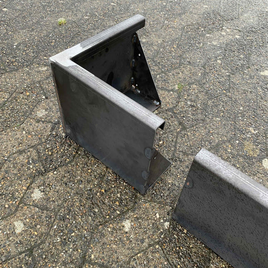 Buitenhoekelement voor keerwanden van cortenstaal