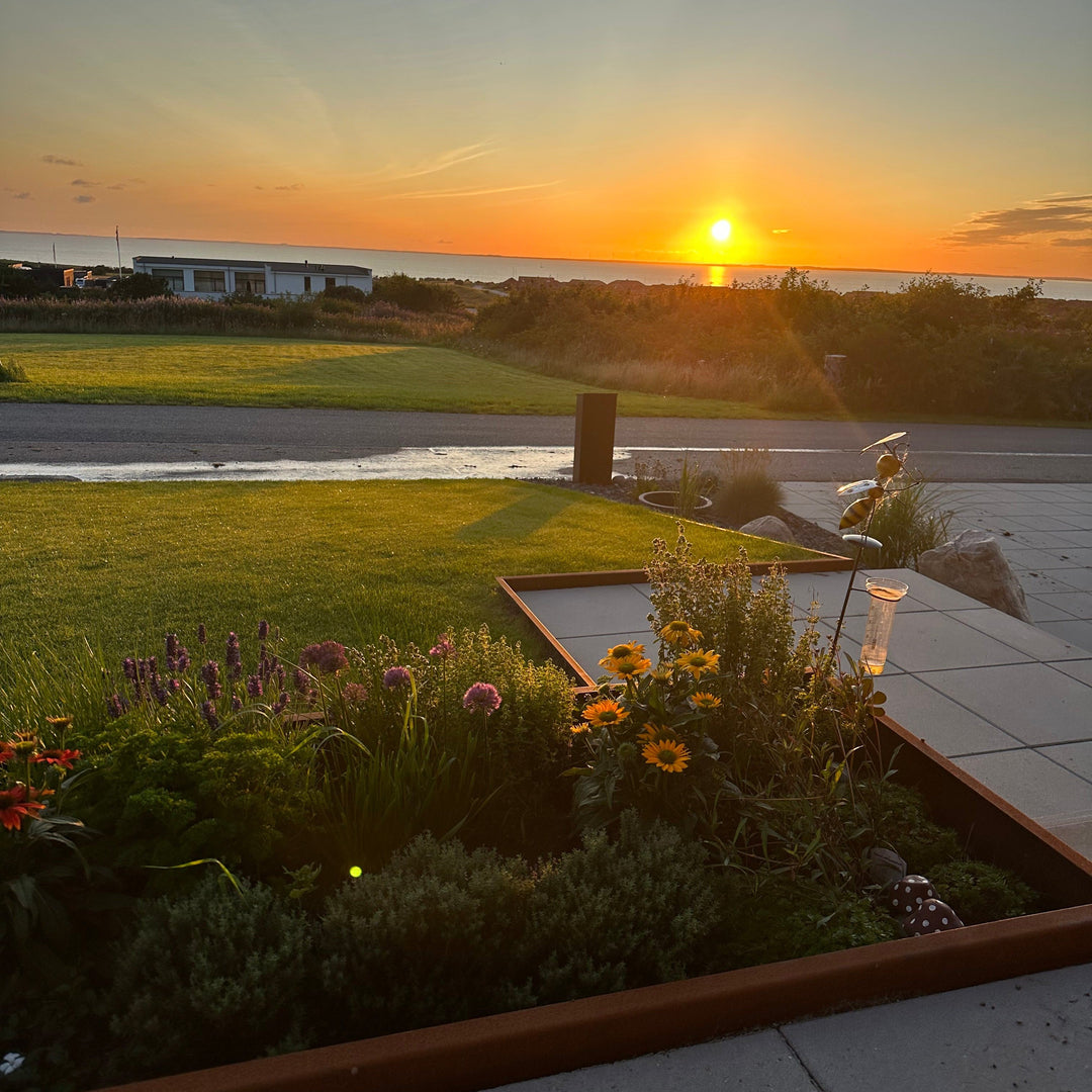 Maatwerk: Borderrand met omgezette bovenrand van 3 mm cortenstaal