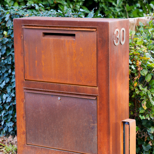 Brievenbus van cortenstaal, brieven en pakketten, groot