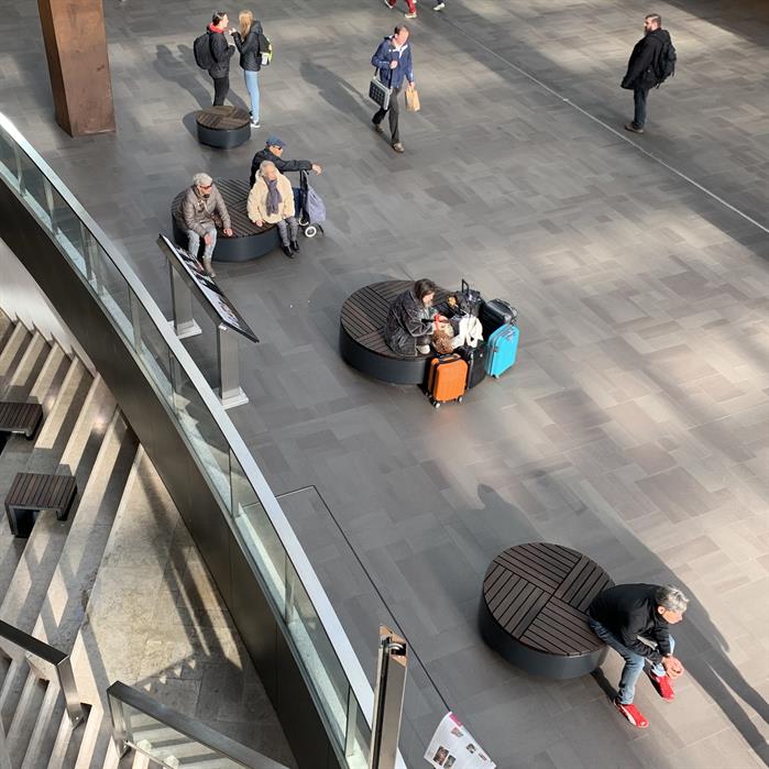 Vierkante bank/platform van cortenstaal