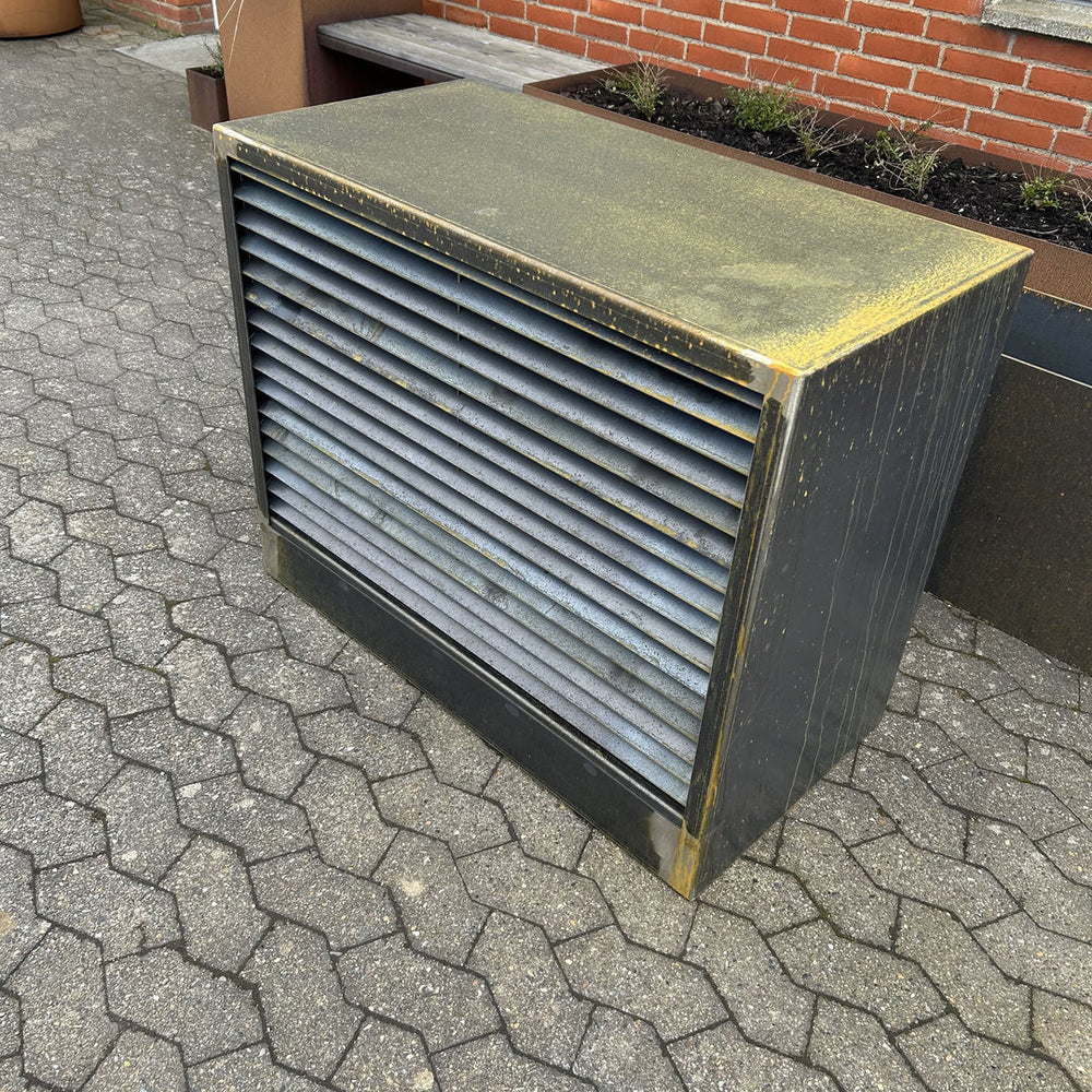 Overkapping voor warmtepomp van cortenstaal, geribbeld model